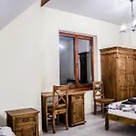 Δωμάτια σε οικογενειακή κατοικία Dwa Deby *
